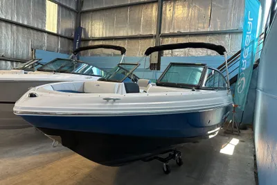 Regal 2000ES Bowrider