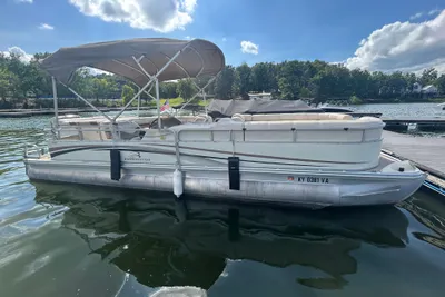 Bennington 2575 RLX