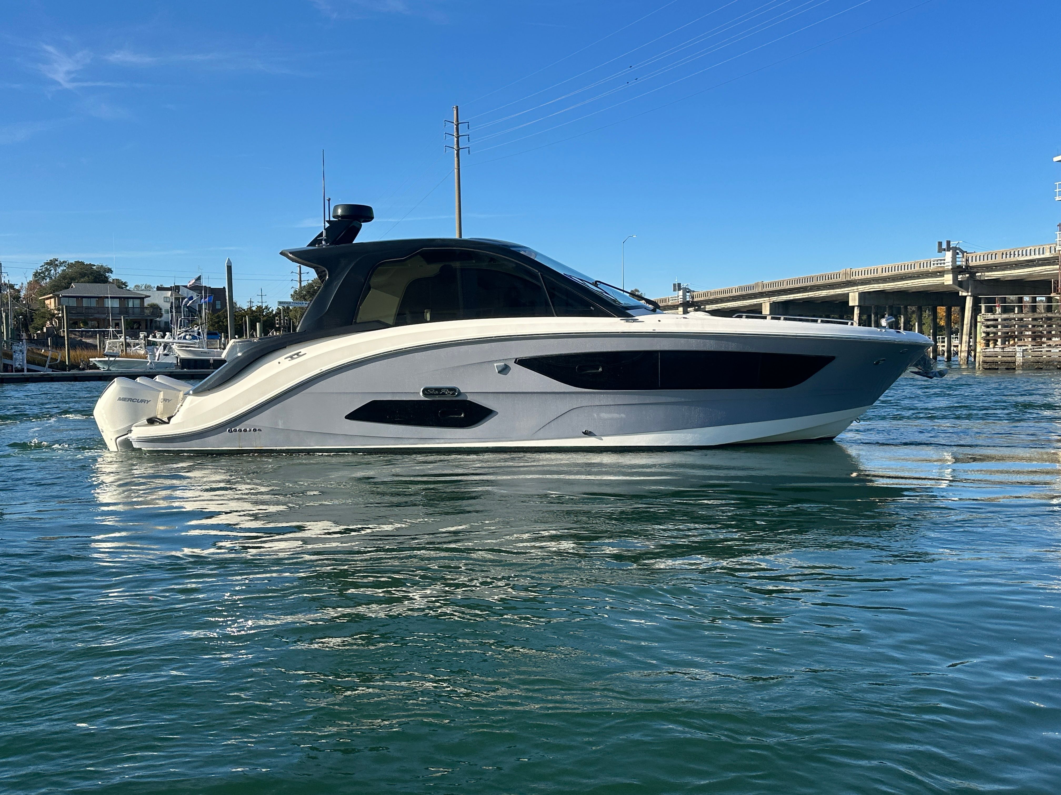 Sea Ray Sundancer 370 Outboard