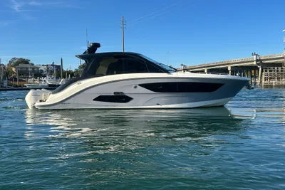 Sea Ray Sundancer 370 Outboard