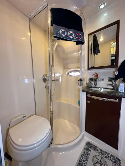 Debs Dinghy Yacht Photos Pics Luxurious 2007 Sea Ray 40 Motor Yacht bathroom with shower and modern amenities.