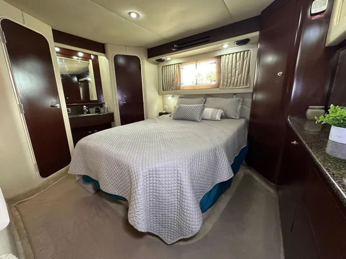 Debs Dinghy Yacht Photos Pics Luxurious bedroom in 2007 Sea Ray 40 Motor Yacht with elegant decor and comfortable bedding.