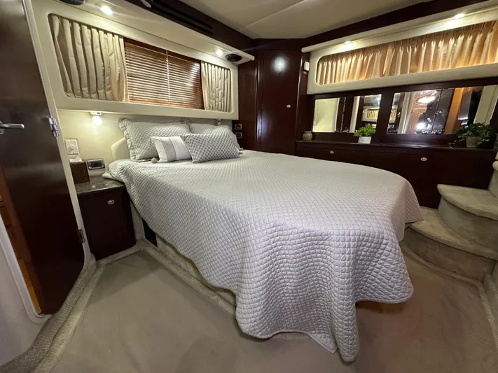 Debs Dinghy Yacht Photos Pics Luxurious bedroom interior of 2007 Sea Ray 40 Motor Yacht with elegant bedding.