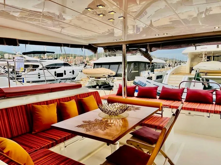 Iceberg Yacht Photos Pics Lagoon 560 Cockpit Tisch