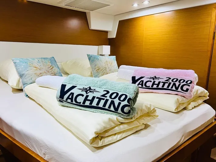 Iceberg Yacht Photos Pics 