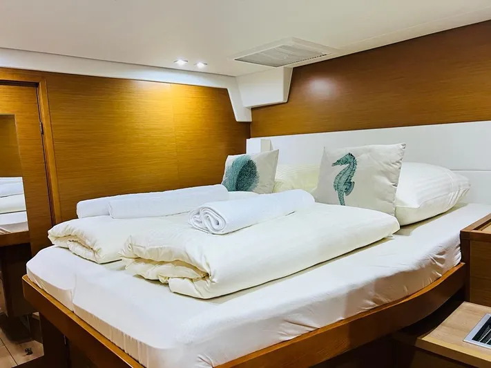 Iceberg Yacht Photos Pics 