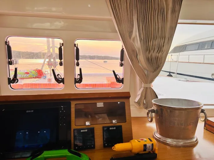 Iceberg Yacht Photos Pics 