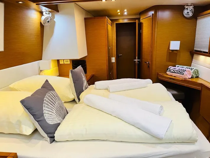 Iceberg Yacht Photos Pics Cabine lagoon 560