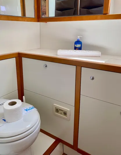 Iceberg Yacht Photos Pics 