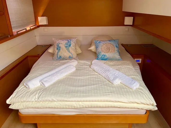 Iceberg Yacht Photos Pics 