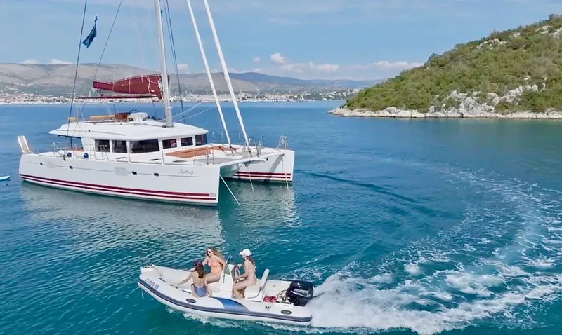 Iceberg Yacht Photos Pics 