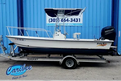 Twin Vee 19 Bay Cat