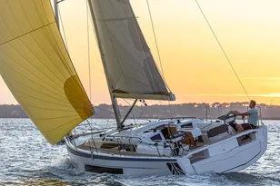 2025 Dufour 37