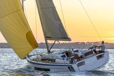 2025 Dufour 37