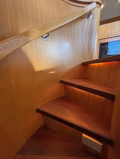 Marsea Yacht Photos Pics Wooden staircase with curved railing in a 1994 Johnson High Tech Euro 56 yacht.
