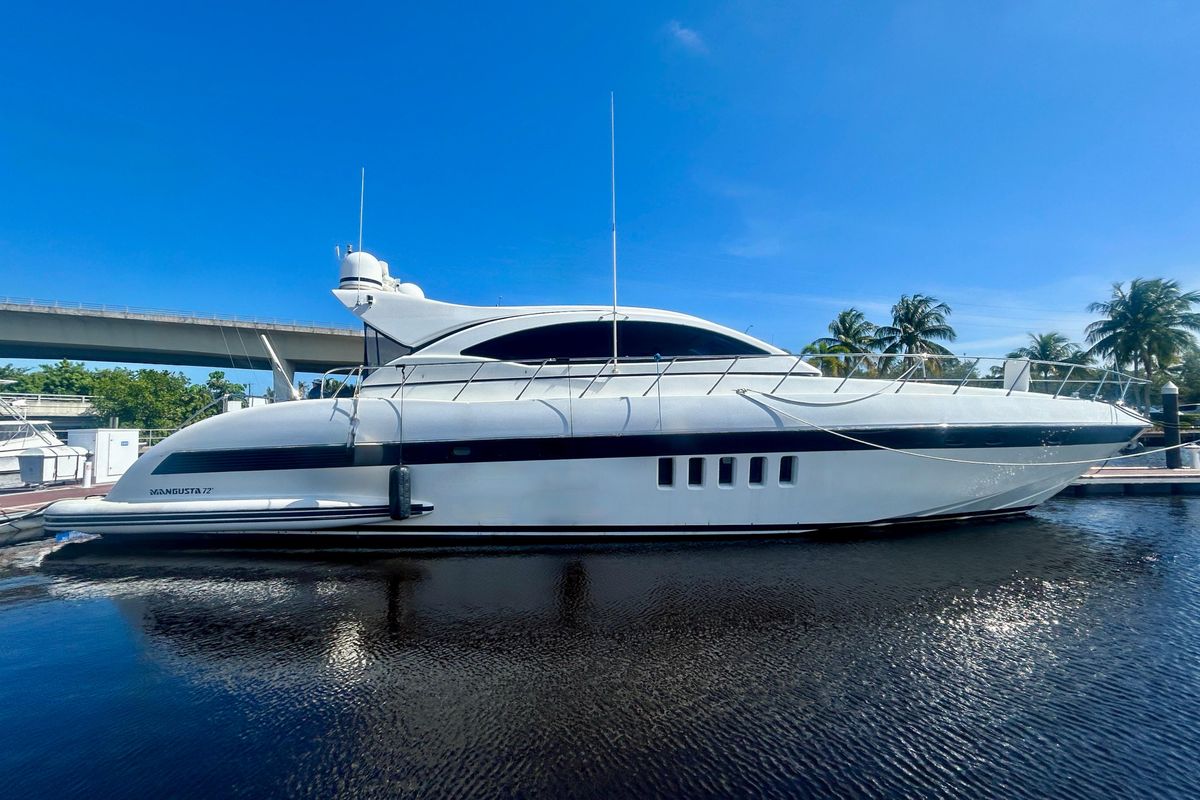 2001 Mangusta 72 