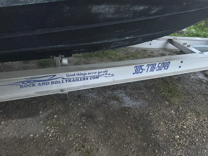  Yacht Photos Pics 2005 Hydra-Sports Vector 3300 VX on Rock and Roll Trailers boat trailer.