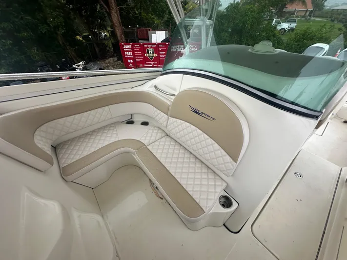  Yacht Photos Pics 2005 Hydra-Sports Vector 3300 VX boat interior with beige and white seating.