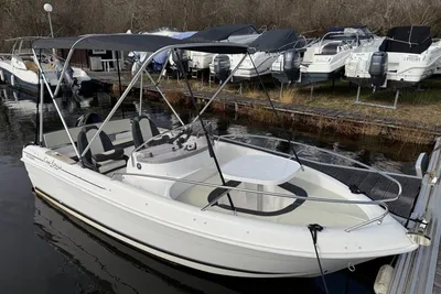 2022 B2 Marine CAP FERRET 522 OPEN