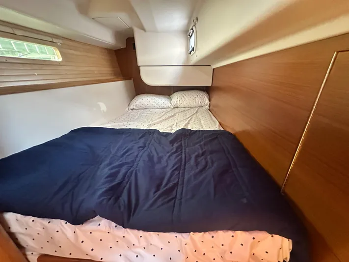 C426 #115 Yacht Photos Pics Cozy cabin interior of 2025 Catalina 426 yacht with comfortable bedding.