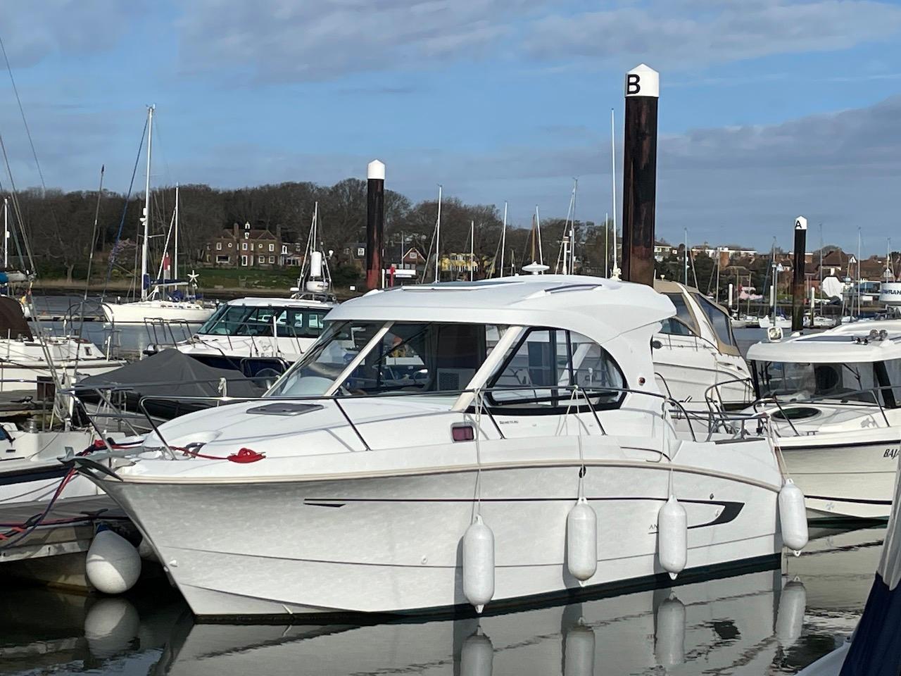 2010 Beneteau Antares 8