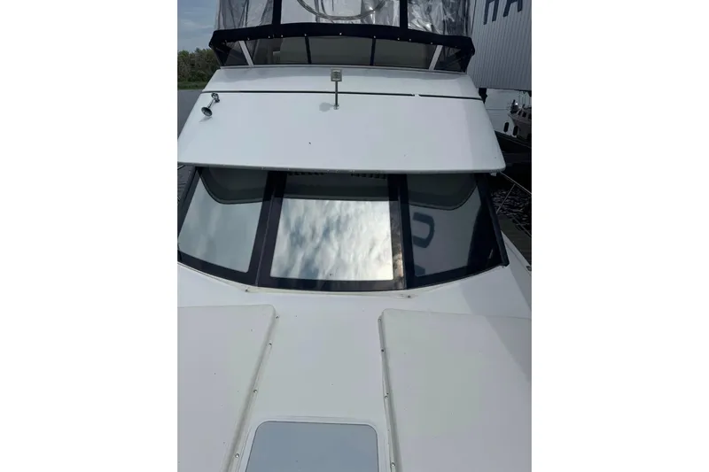  Yacht Photos Pics 2000 Carver 404 Cockpit Motor Yacht, front view with reflective windows.
