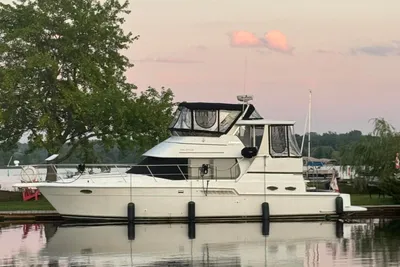 Carver 404 Cockpit Motor Yacht