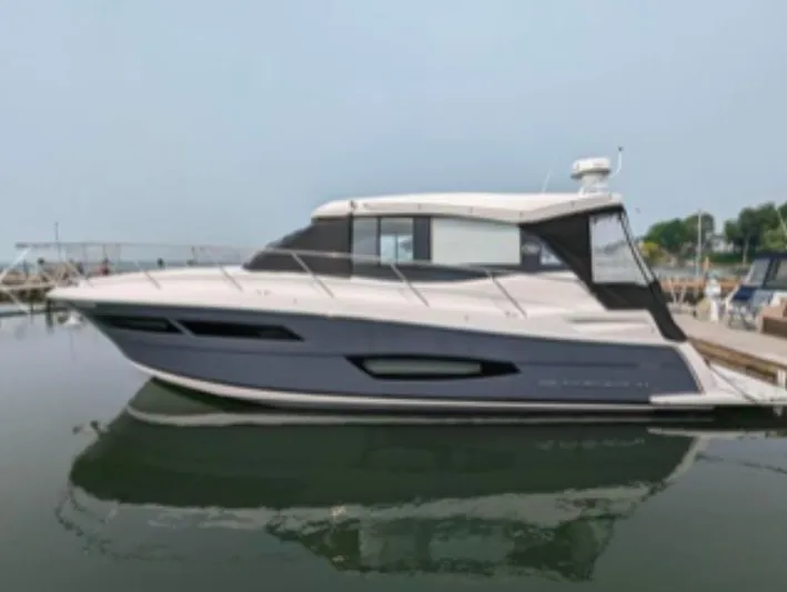 2022 Regal 38 Grand Coupe Yacht Photos Pics 