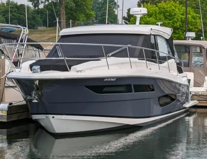 2022 Regal 38 Grand Coupe Yacht Photos Pics 