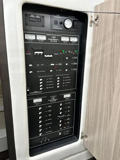 2022 Regal 38 Grand Coupe Yacht Photos Pics 