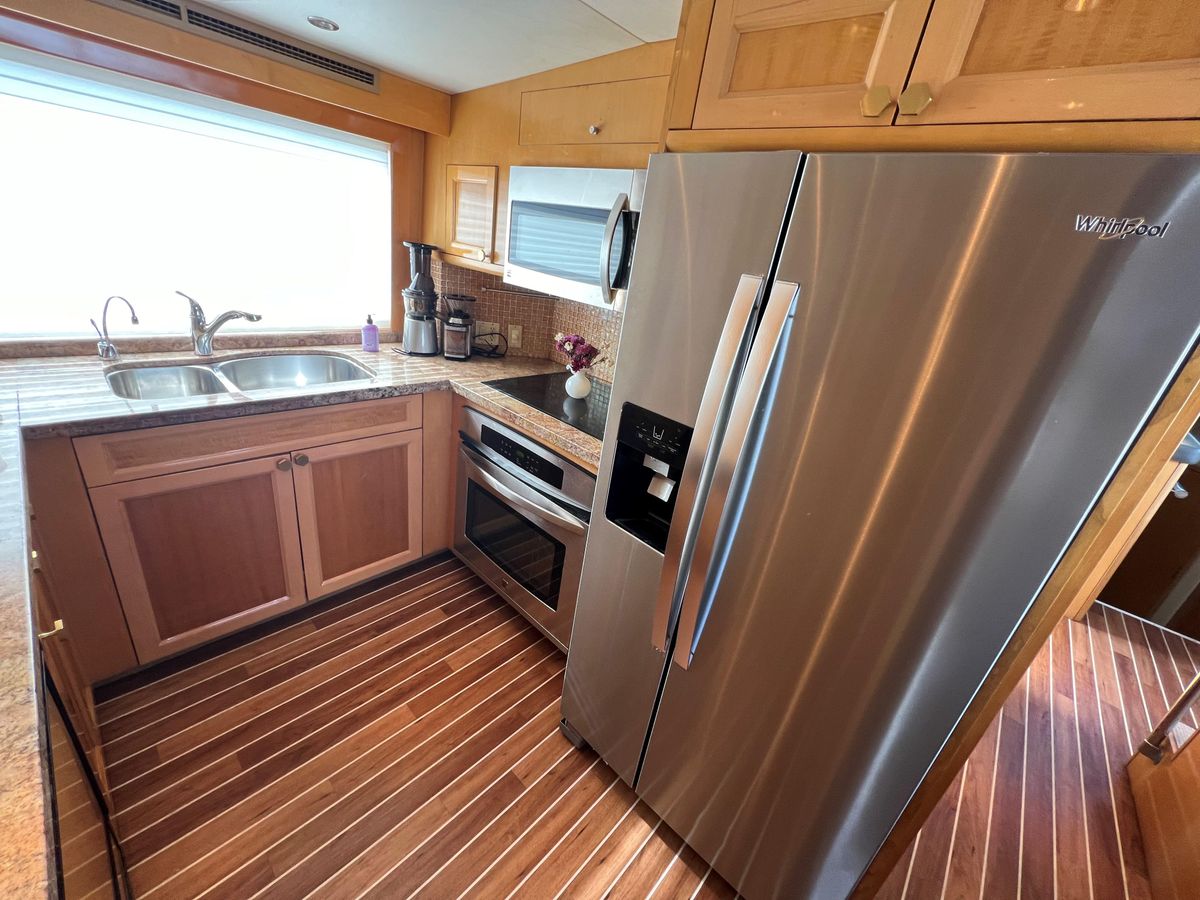 2001 Hatteras 75 