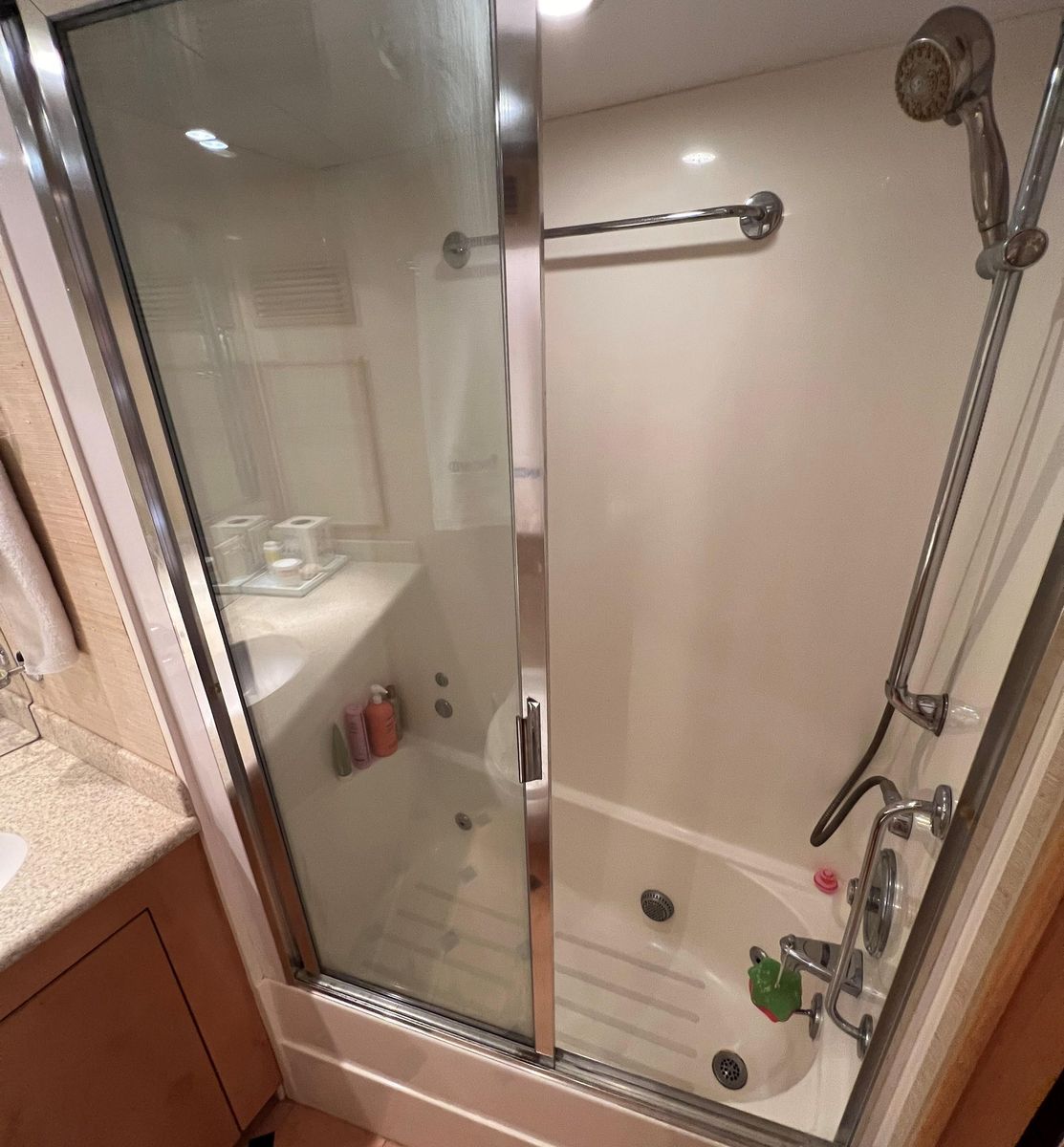 2001 Hatteras 75 