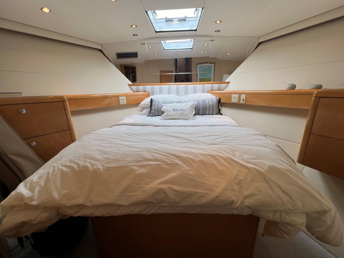 2001 Hatteras 75 