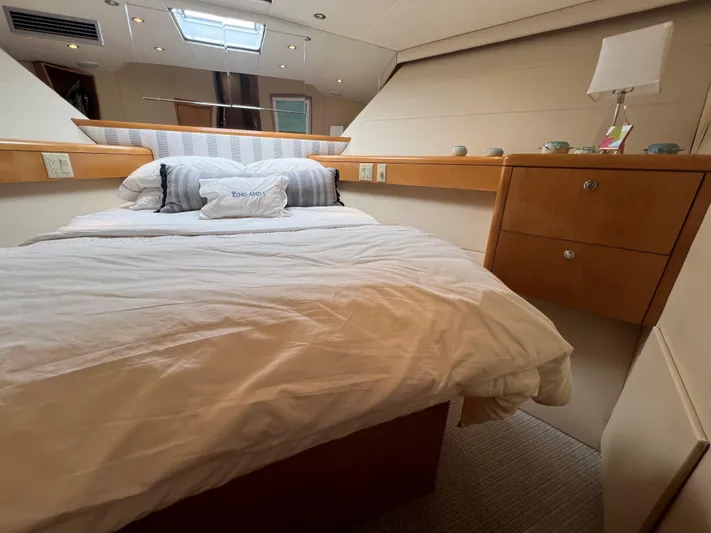 King And I Yacht Photos Pics Hatteras 75 King and I - Forward