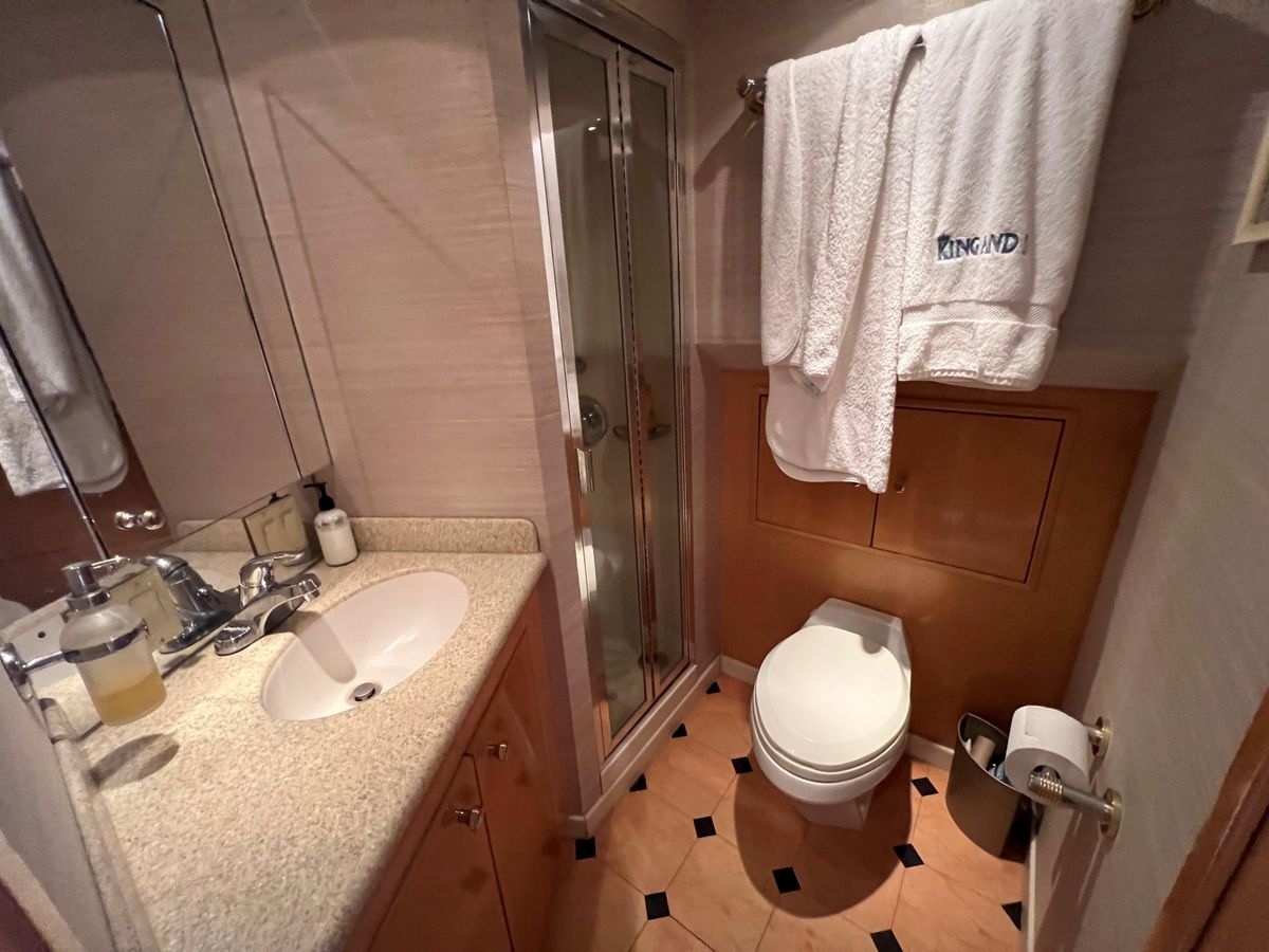 2001 Hatteras 75 