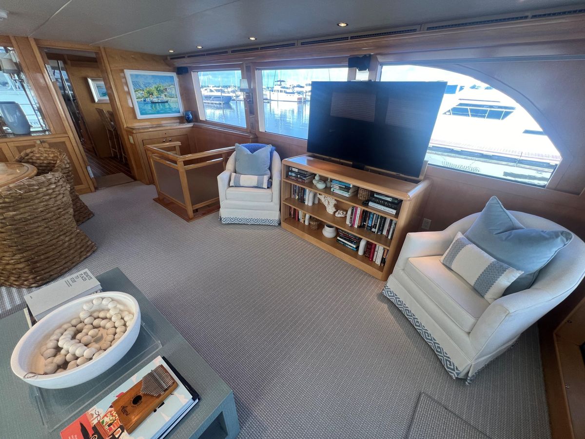 2001 Hatteras 75 