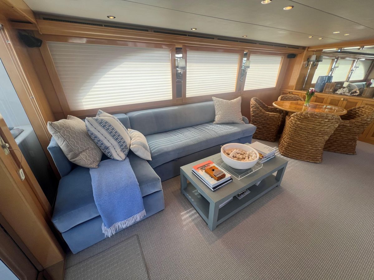 2001 Hatteras 75 