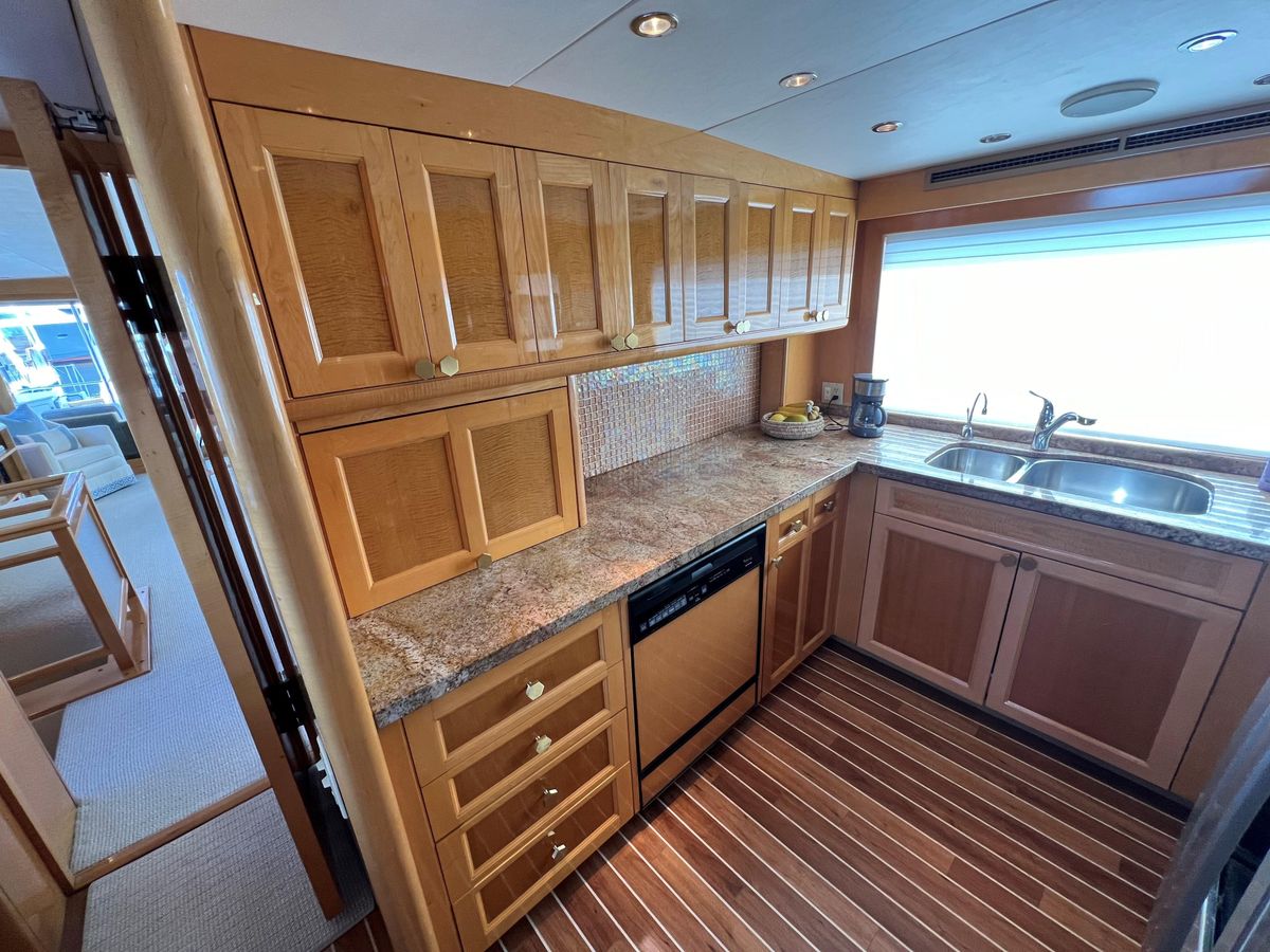 2001 Hatteras 75 