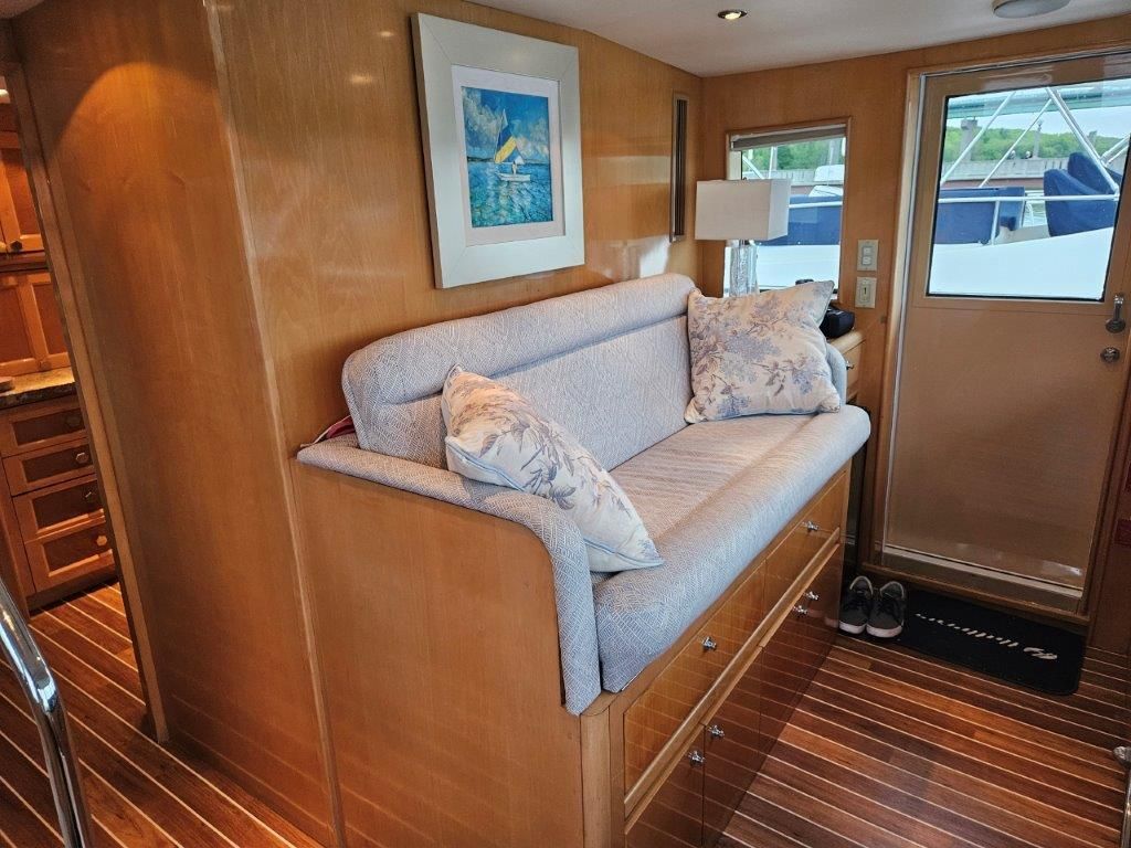 2001 Hatteras 75 