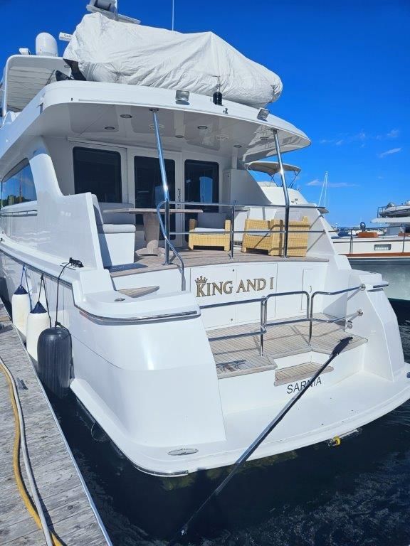2001 Hatteras 75 