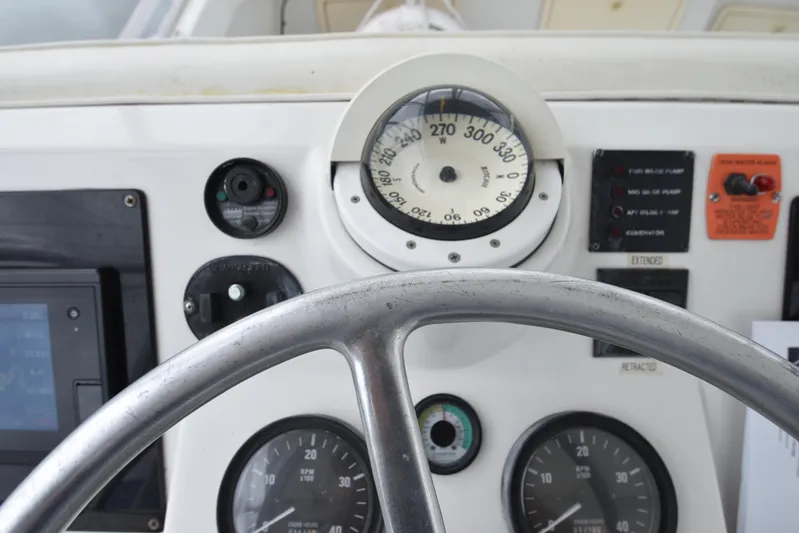 Lunes Yacht Photos Pics 