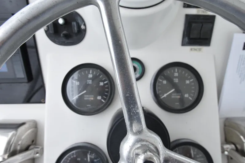 Lunes Yacht Photos Pics 