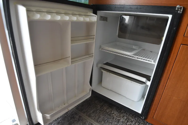 Lunes Yacht Photos Pics 