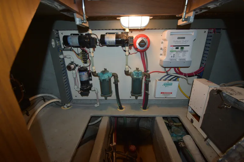 Lunes Yacht Photos Pics 