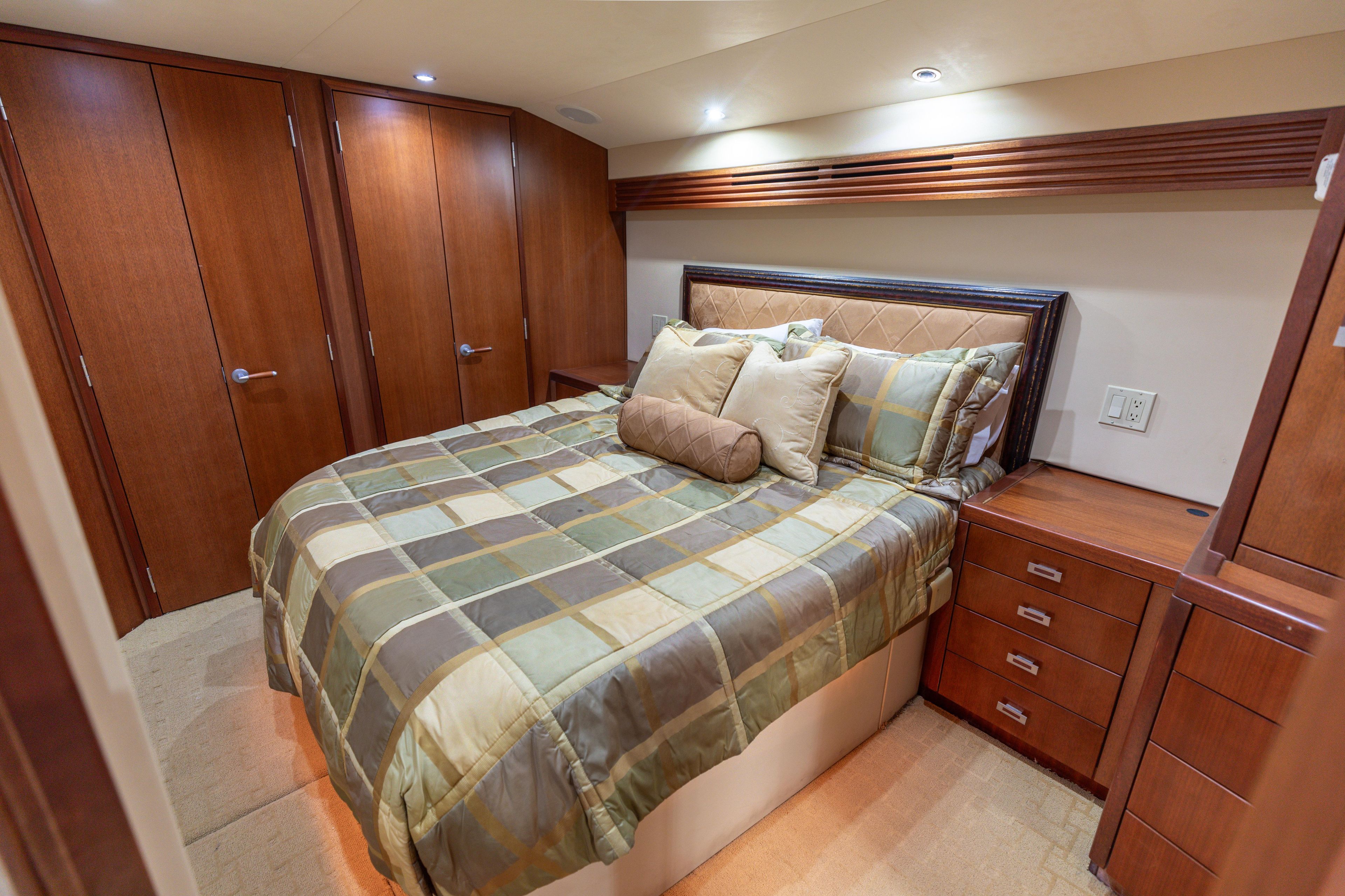 2008 Hatteras 60 