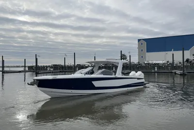 Aviara AV32 Outboard