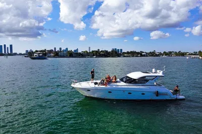 Carver 440 Hardtop Express