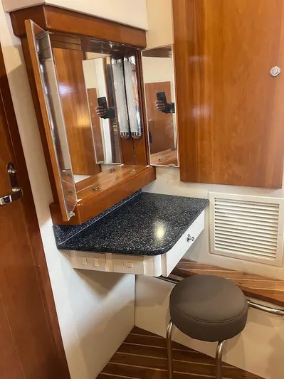 Permanent Waves Yacht Photos Pics Carver 440 Hardtop Express 2000 interior with vanity, mirror, and stool.
