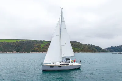 2020 Beneteau Oceanis 35.1