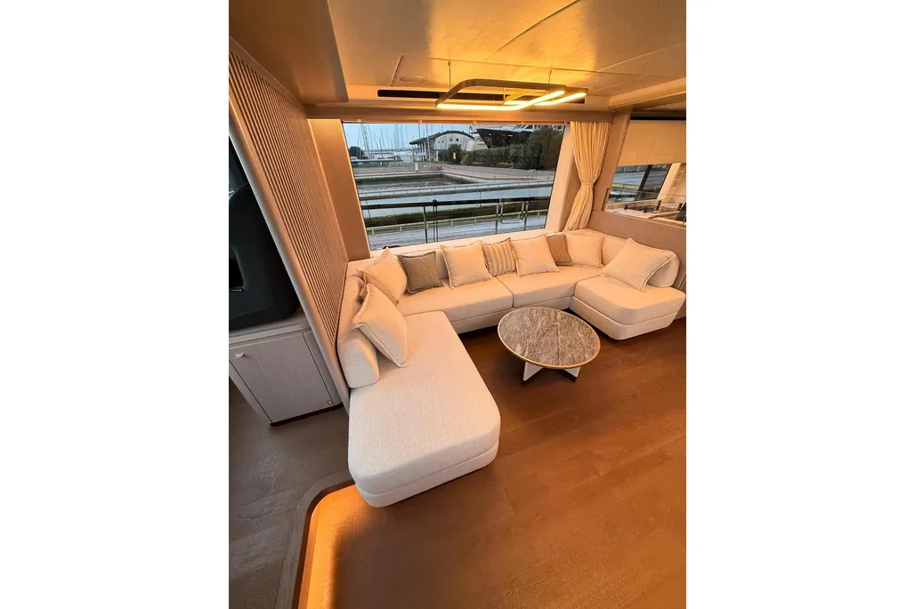 Nuevo 2026 Absolute 70 Fly | TopBarcos.com